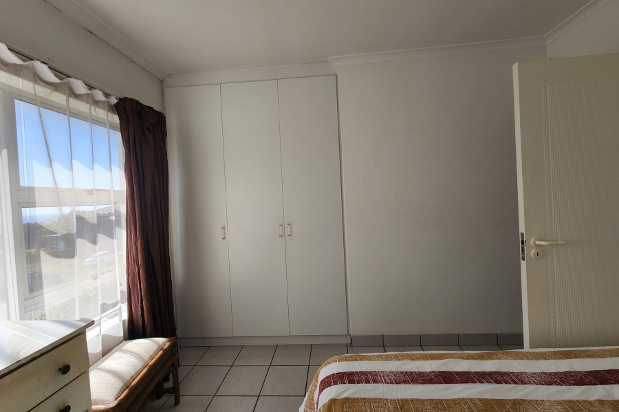 5 Bedroom Property for Sale in Wavecrest Eastern Cape